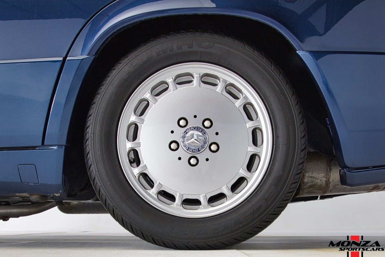 1990 Mercedes-Benz 2.6   - Photo 109 - Houston, TX 77024