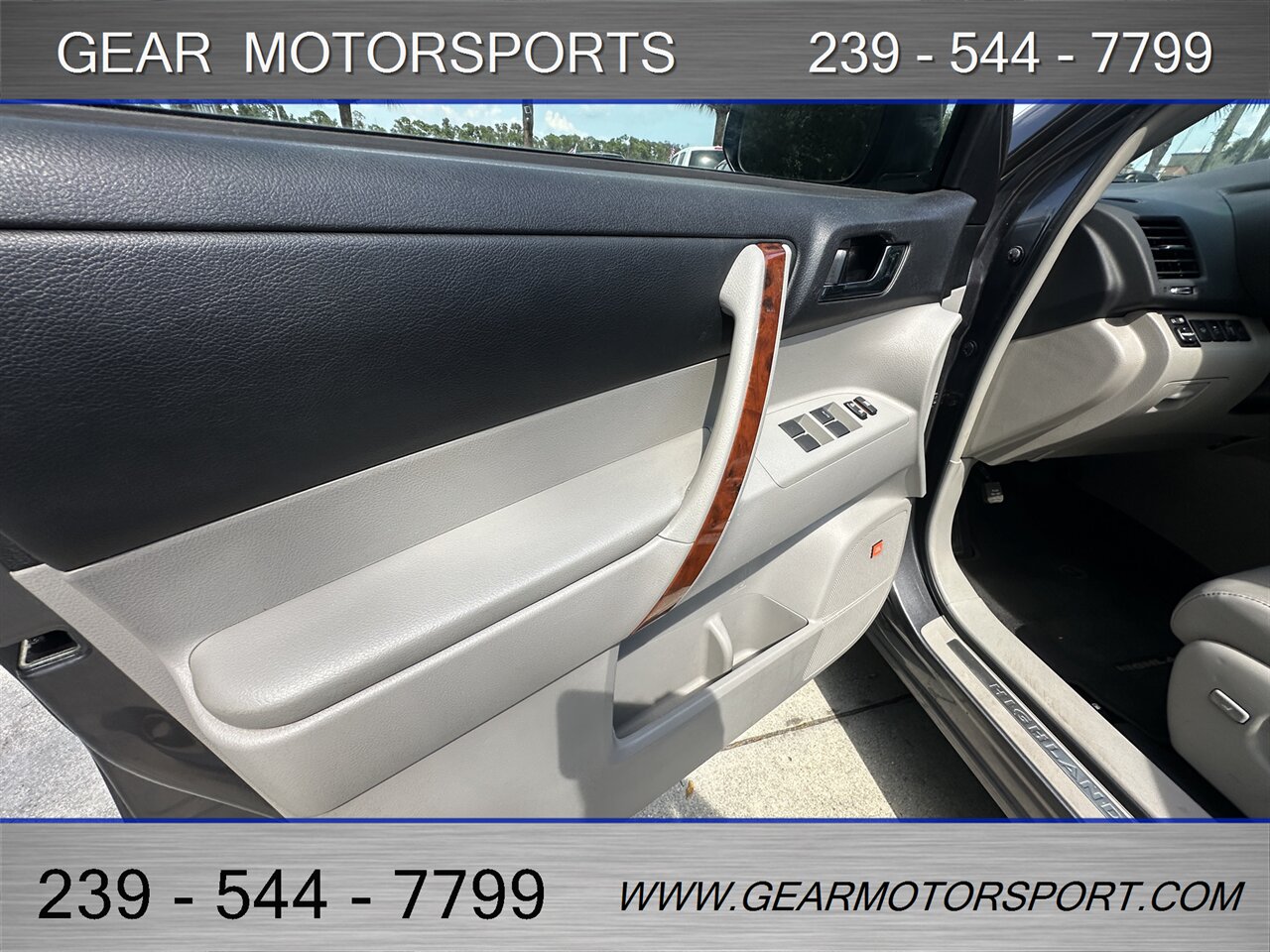 2012 Toyota Highlander Limited 3.5L V6 3rd Row   - Photo 10 - Estero, FL 33928