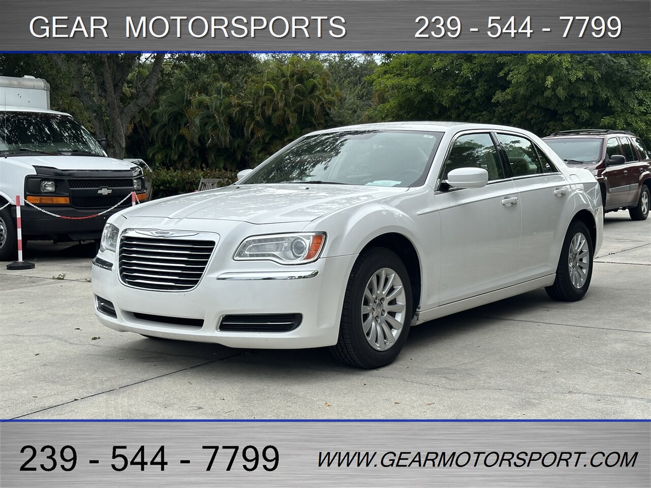 2011 Chrysler 300 3.6L V6 JUST 62K miles ONE OWNER   - Photo 1 - Estero, FL 33928
