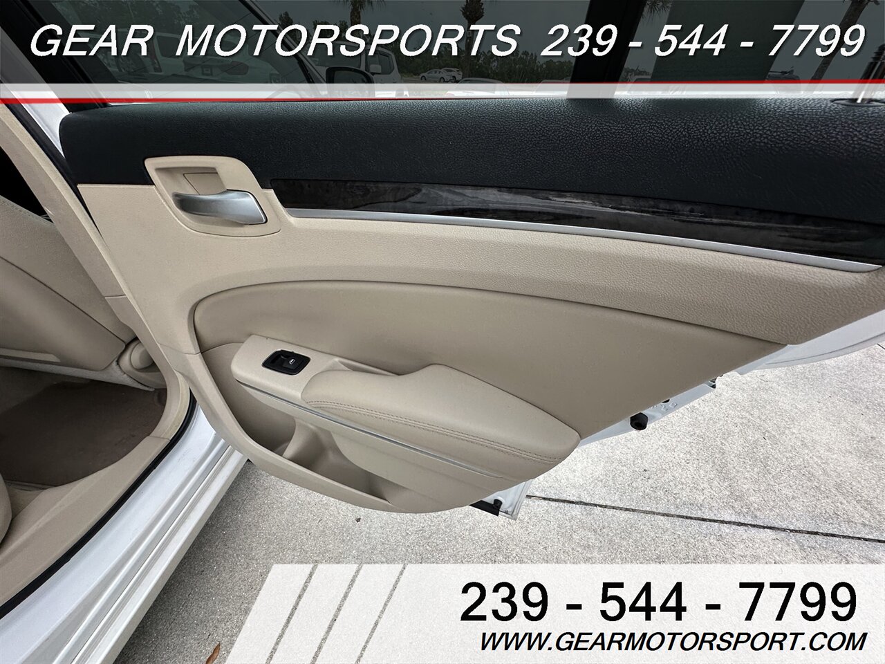 2011 Chrysler 300 3.6L V6 JUST 62K miles ONE OWNER - Photo 8 - Estero, FL 33928
