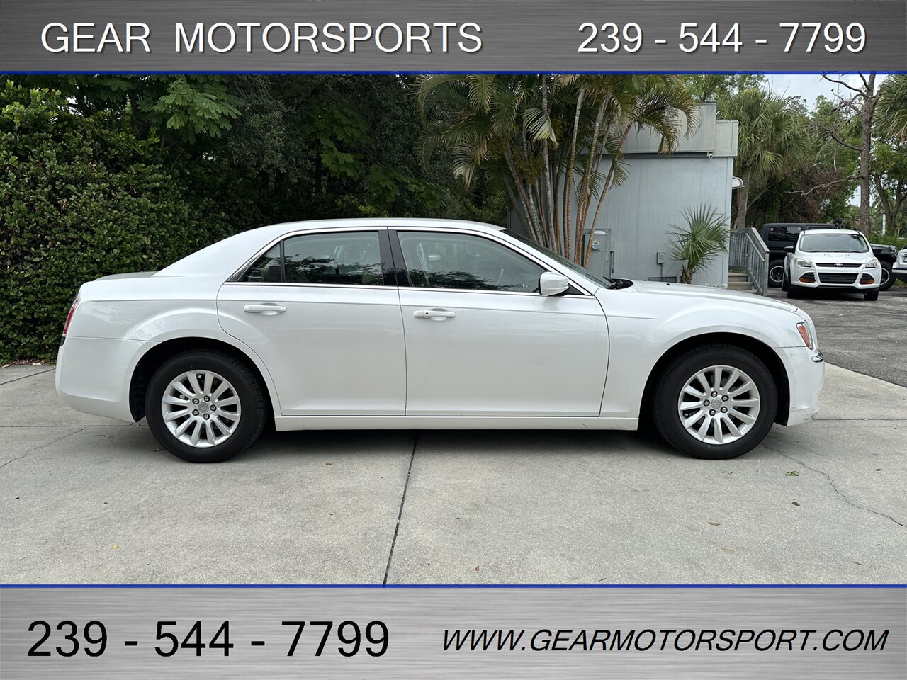 2011 Chrysler 300 3.6L V6 JUST 62K miles ONE OWNER   - Photo 6 - Estero, FL 33928