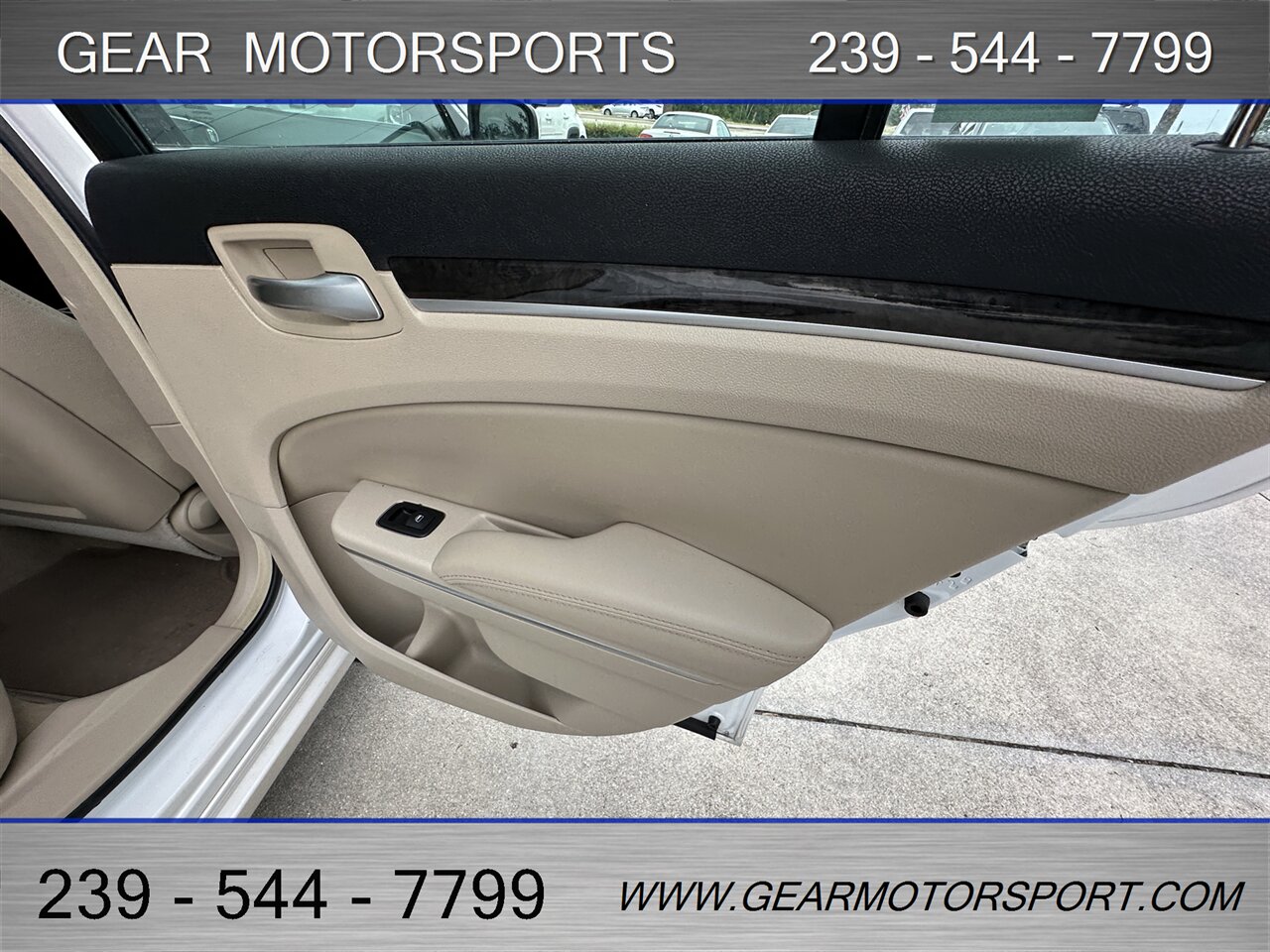 2011 Chrysler 300 3.6L V6 JUST 62K miles ONE OWNER   - Photo 8 - Estero, FL 33928
