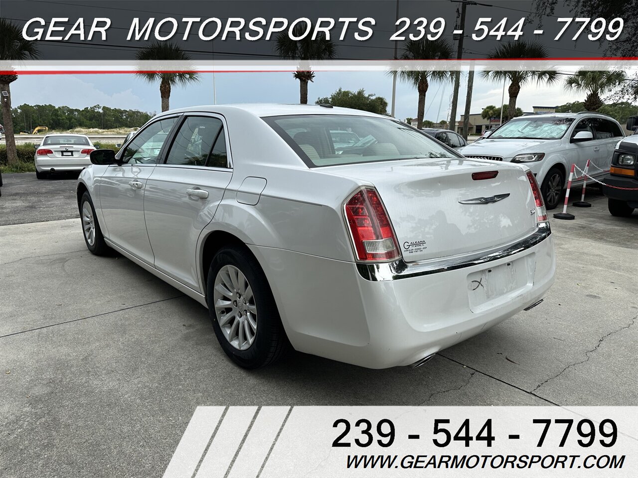 2011 Chrysler 300 3.6L V6 JUST 62K miles ONE OWNER - Photo 3 - Estero, FL 33928