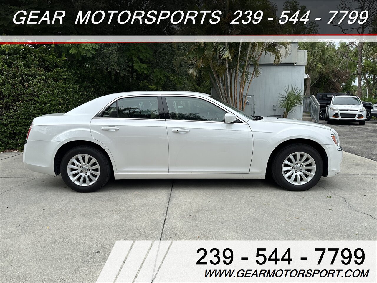 2011 Chrysler 300 3.6L V6 JUST 62K miles ONE OWNER - Photo 6 - Estero, FL 33928