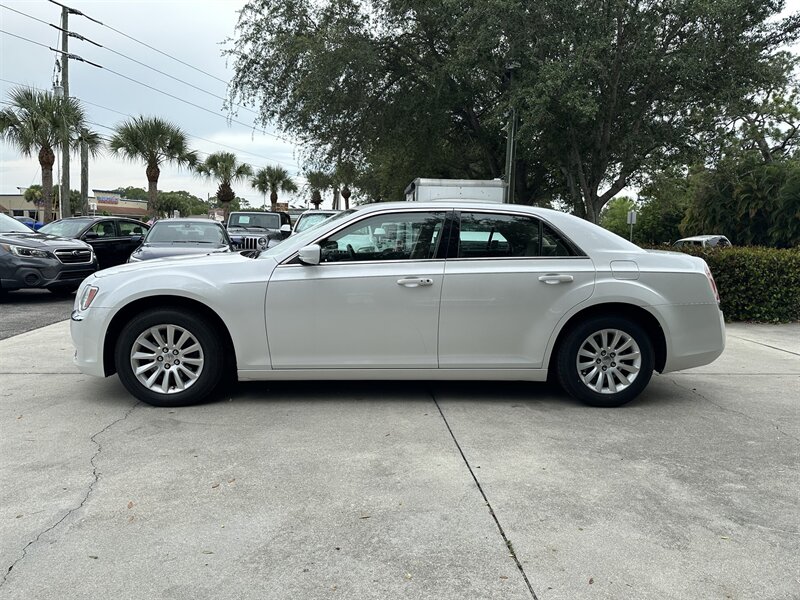 2011 Chrysler 300 3.6L V6 JUST 62K miles ONE OWNER  