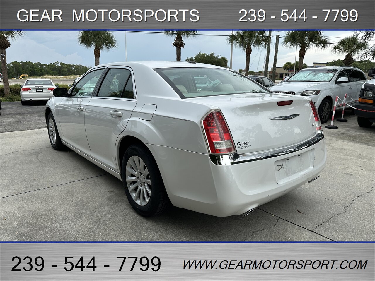 2011 Chrysler 300 3.6L V6 JUST 62K miles ONE OWNER   - Photo 3 - Estero, FL 33928