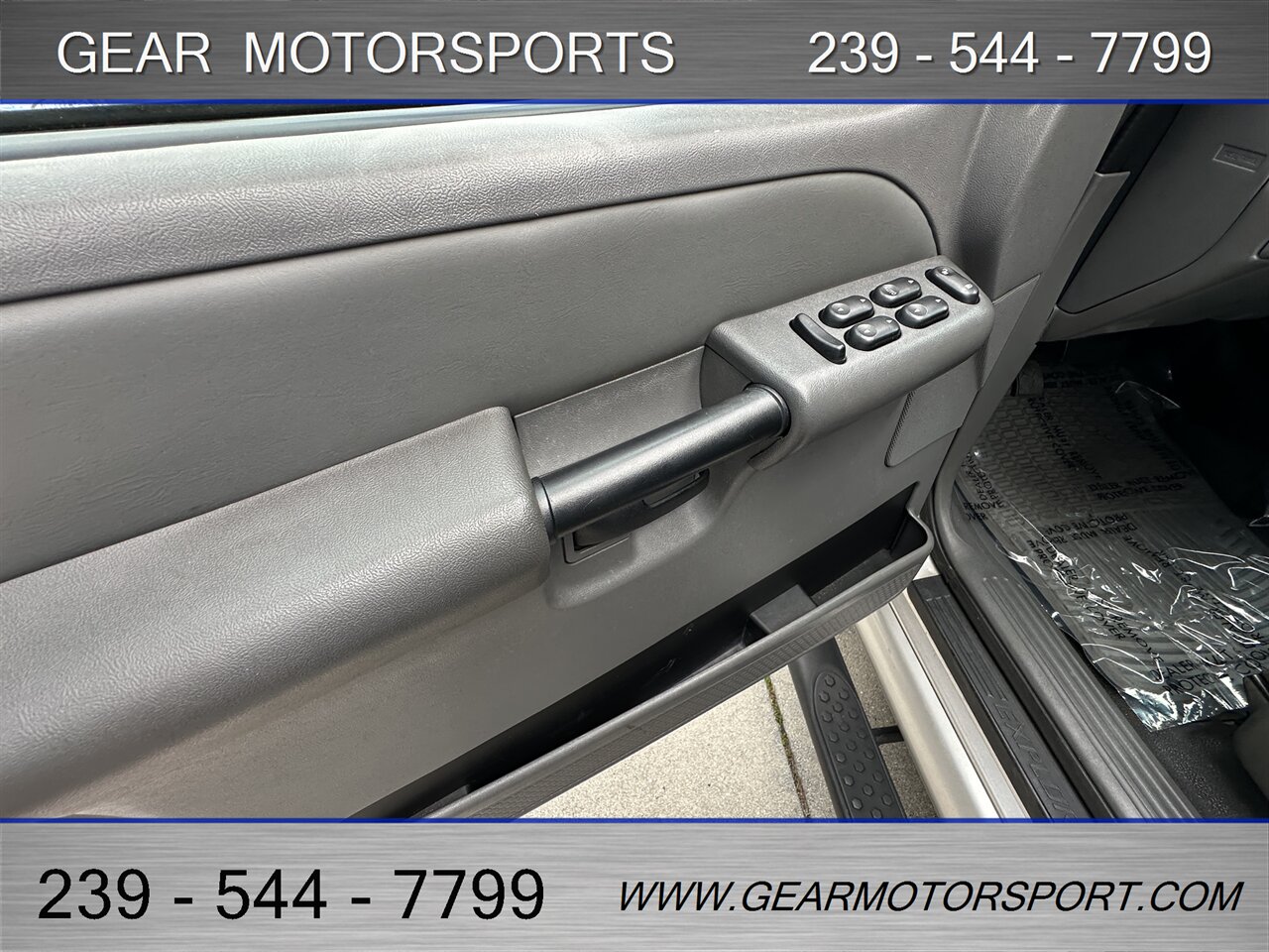 2004 Ford Explorer Sport Trac XLT 4dr XLT Crew Cab   - Photo 19 - Estero, FL 33928