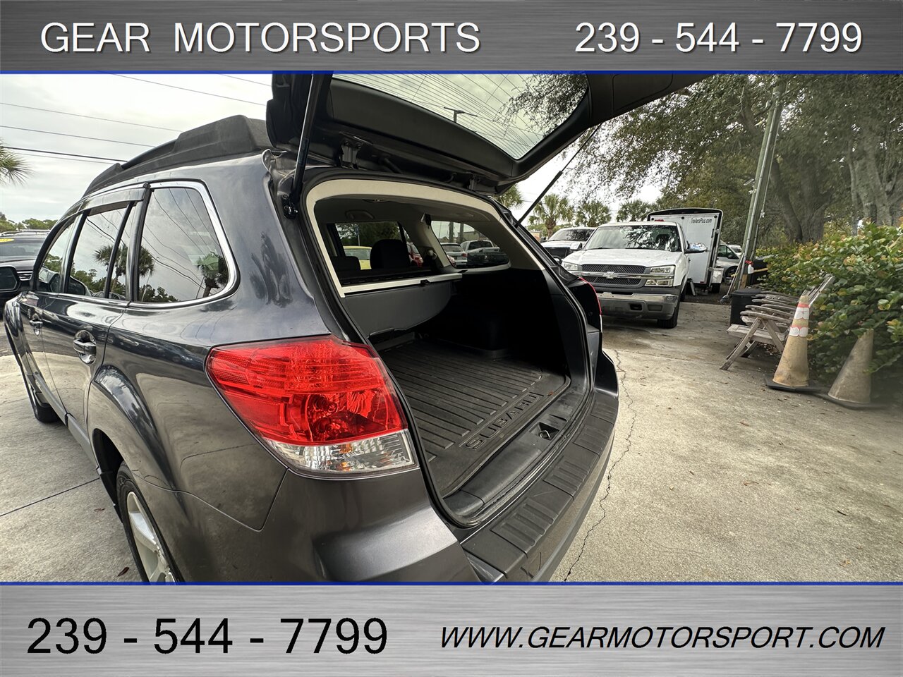 2013 Subaru Outback 2.5i Premium 6-SPEED   - Photo 16 - Estero, FL 33928
