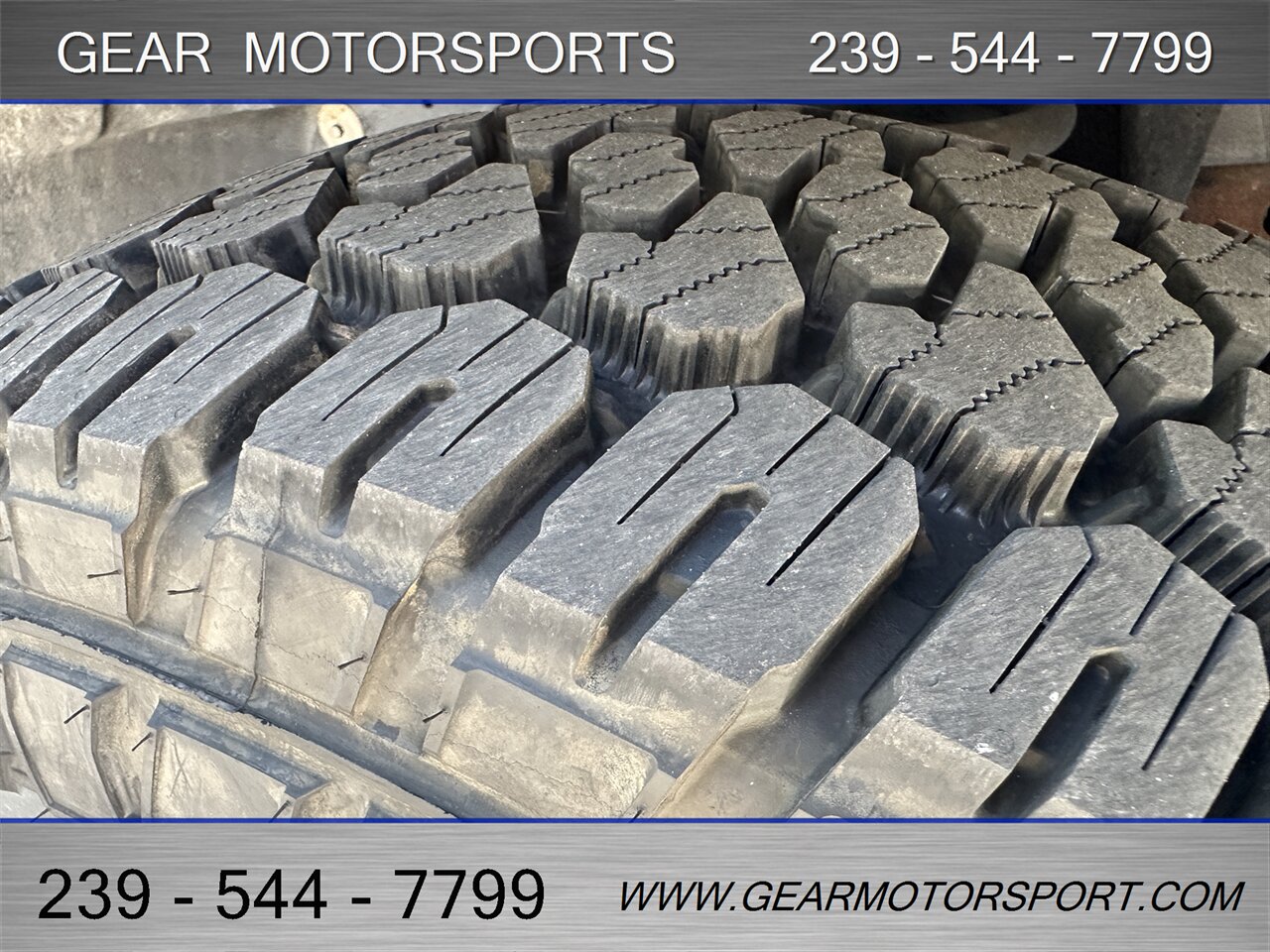 2005 Ford Excursion XLT 6.8L V10 AIR RIDE - Photo 31 - Estero, FL 33928