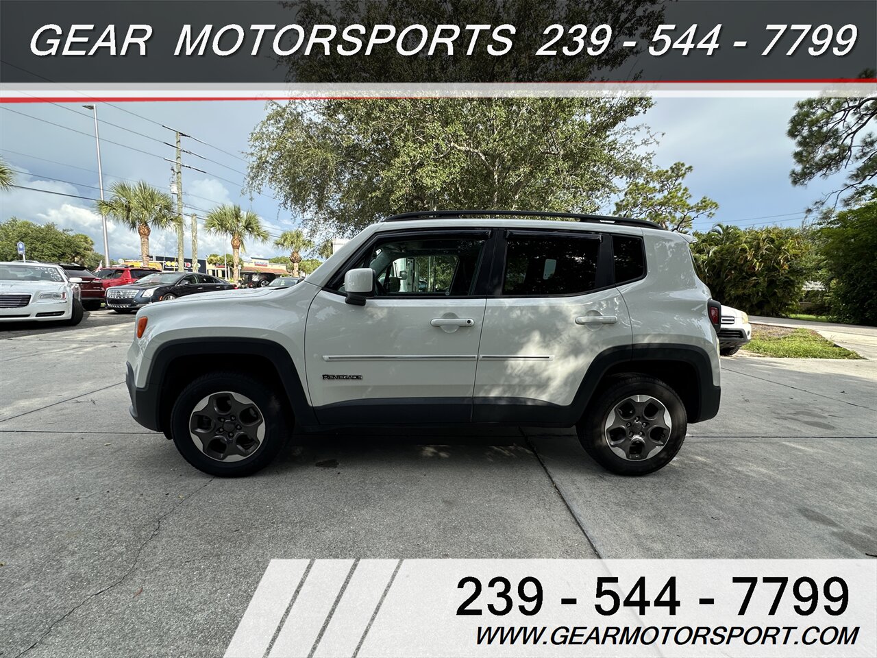 2016 Jeep Renegade Latitude 6-Speed Manual 4WD   - Photo 6 - Estero, FL 33928
