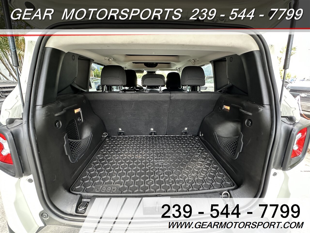 2016 Jeep Renegade Latitude 6-Speed Manual 4WD   - Photo 17 - Estero, FL 33928