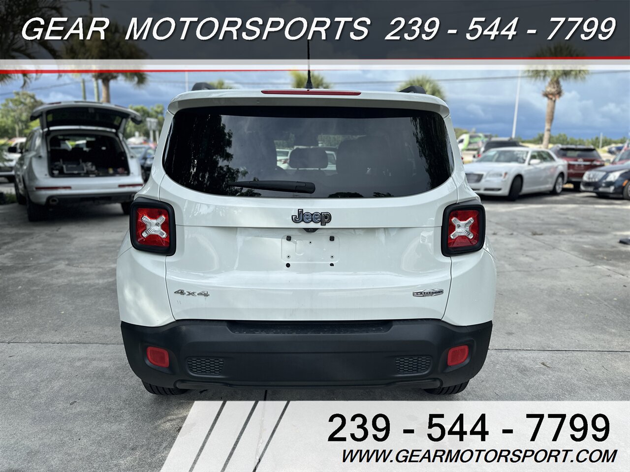 2016 Jeep Renegade Latitude 6-Speed Manual 4WD   - Photo 4 - Estero, FL 33928