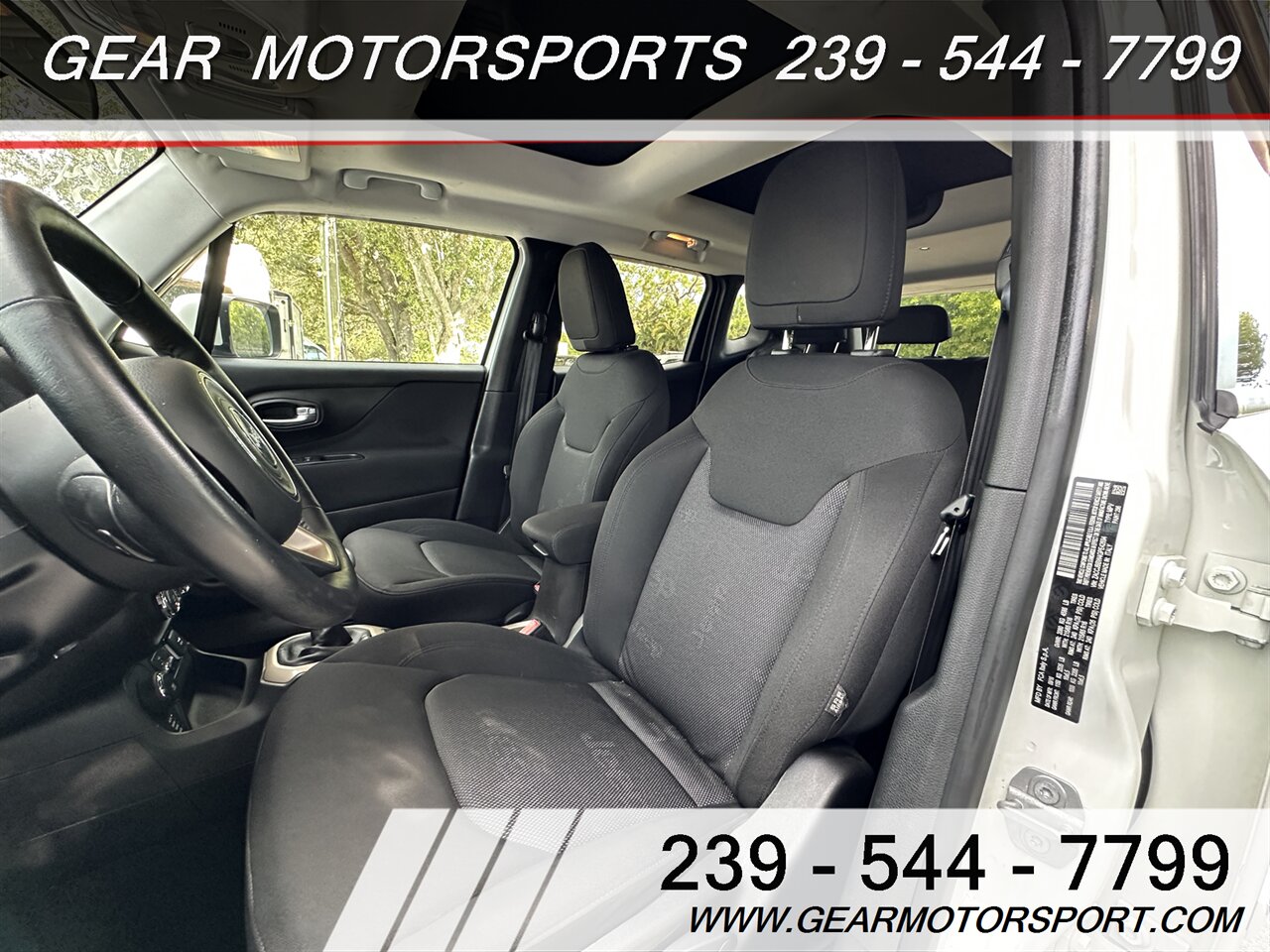 2016 Jeep Renegade Latitude 6-Speed Manual 4WD   - Photo 10 - Estero, FL 33928