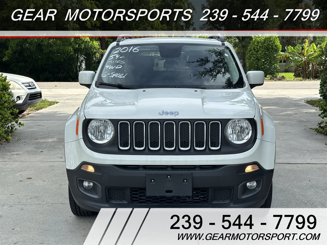 2016 Jeep Renegade Latitude 6-Speed Manual 4WD   - Photo 9 - Estero, FL 33928