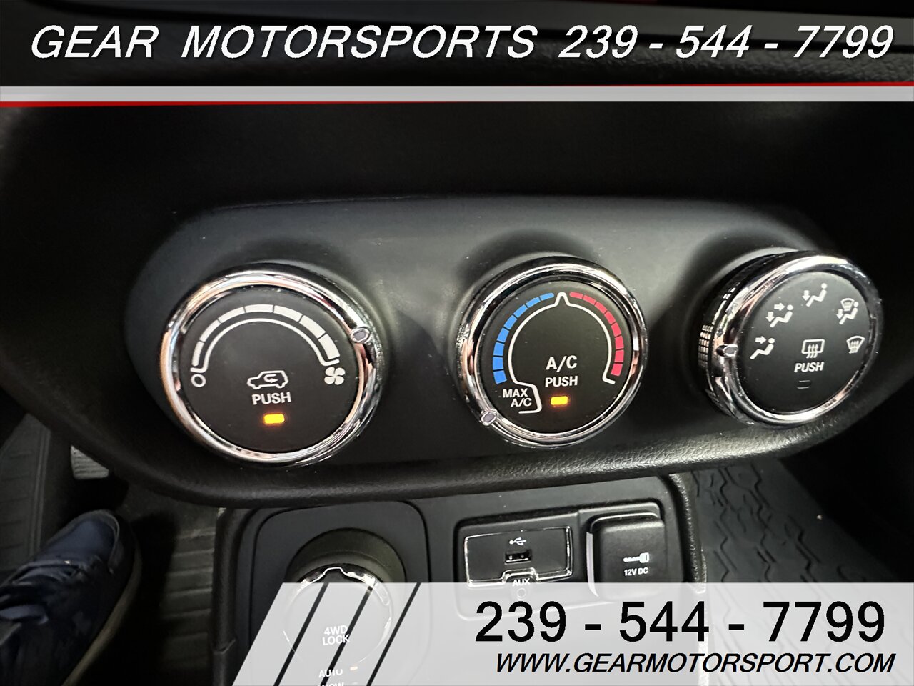 2016 Jeep Renegade Latitude 6-Speed Manual 4WD   - Photo 23 - Estero, FL 33928