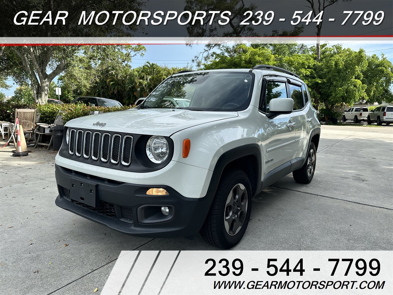 2016 Jeep Renegade Latitude 6-Speed Manual 4WD   - Photo 7 - Estero, FL 33928