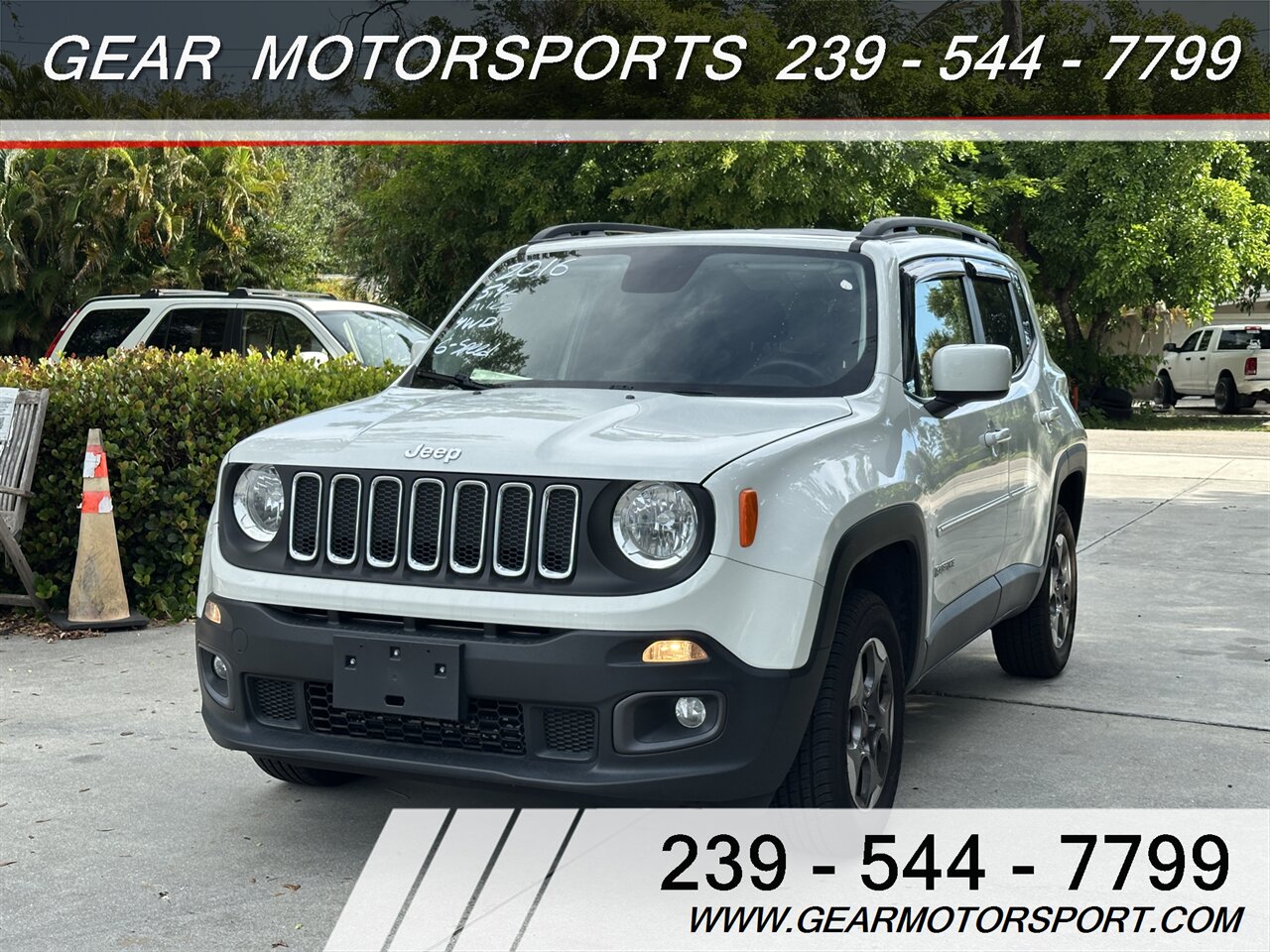 2016 Jeep Renegade Latitude 6-Speed Manual 4WD   - Photo 8 - Estero, FL 33928