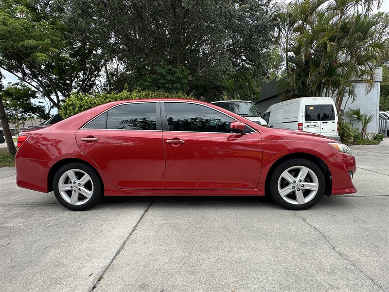2013 Toyota Camry SE FWD  