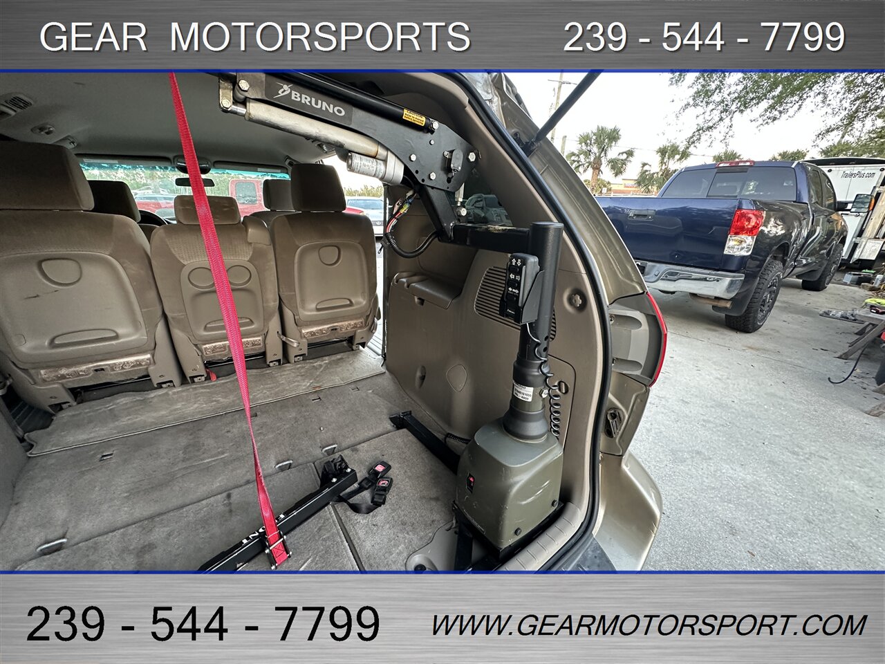 2009 Toyota Sienna LE 8-Passenger - Photo 12 - Estero, FL 33928