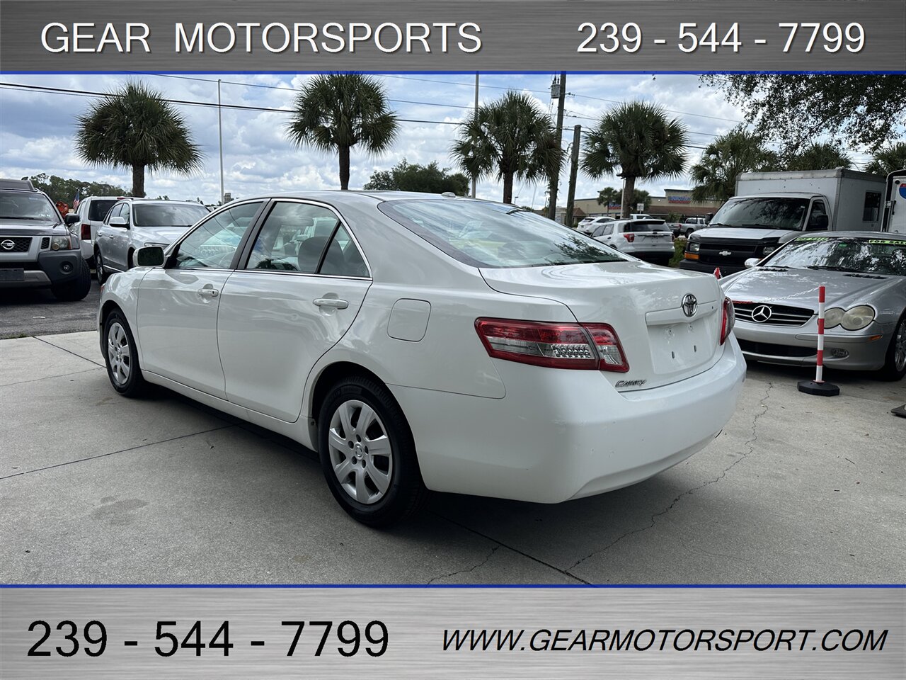 2011 Toyota Camry SE 32 MPG - Photo 5 - Estero, FL 33928