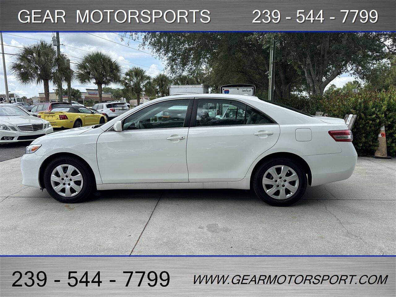 2011 Toyota Camry SE 32 MPG - Photo 6 - Estero, FL 33928