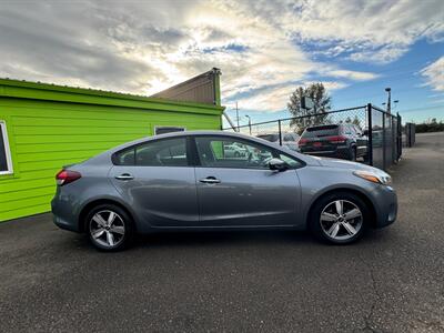 2018 Kia Forte S   - Photo 2 - Albany, OR 97322