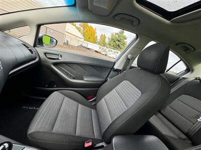 2018 Kia Forte S   - Photo 10 - Albany, OR 97322