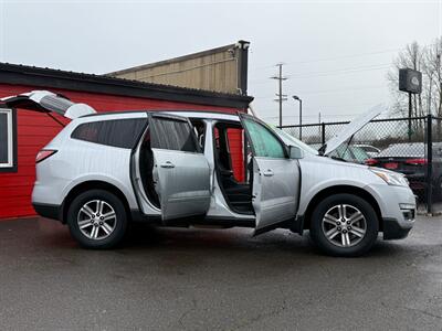 2017 Chevrolet Traverse LT   - Photo 5 - Albany, OR 97322