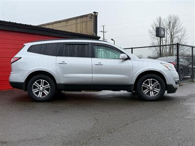 2017 Chevrolet Traverse LT   - Photo 2 - Albany, OR 97322