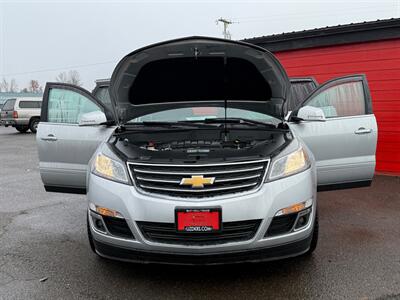 2017 Chevrolet Traverse LT   - Photo 4 - Albany, OR 97322