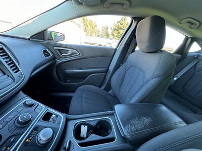 2015 Chrysler 200 Series   - Photo 10 - Albany, OR 97322