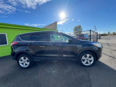 2016 Ford Escape SE   - Photo 2 - Albany, OR 97322