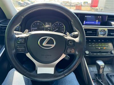 2018 Lexus IS 300   - Photo 20 - Albany, OR 97322