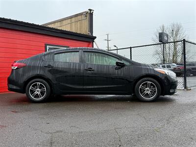 2018 Kia Forte LX   - Photo 2 - Albany, OR 97322