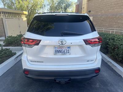 2019 Toyota Highlander SE   - Photo 5 - Riverside, CA 92501