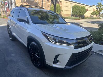 2019 Toyota Highlander SE   - Photo 3 - Riverside, CA 92501