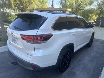 2019 Toyota Highlander SE   - Photo 4 - Riverside, CA 92501