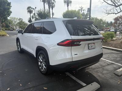 2024 Toyota Grand Highlander XLE - Photo 7 - Riverside, CA 92501