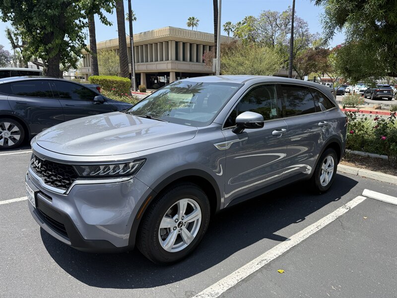 2022 Kia Sorento LX AT's photo