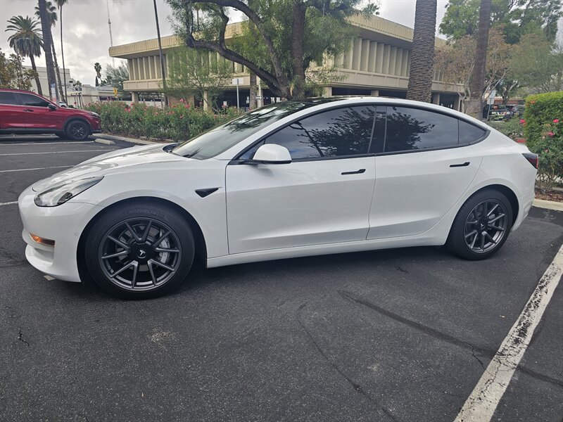 2021 Tesla Model 3 Standard Range Plus - Photo 2 - Riverside, CA 92501