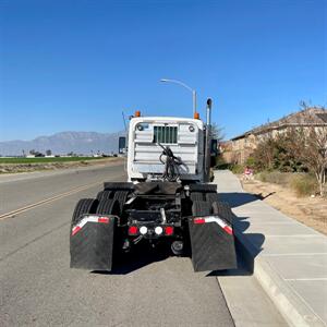 2018 Kenworth T880   - Photo 4 - Mira Loma, CA 91752