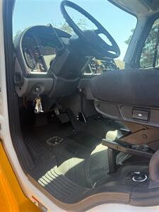 2022 Freightliner M2   - Photo 5 - Mira Loma, CA 91752