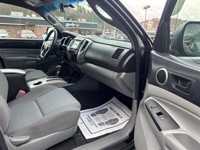 2015 Toyota Tacoma V6   - Photo 6 - Princeton, WV 24740