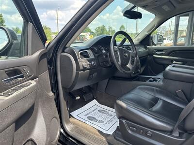 2010 Chevrolet Avalanche LT   - Photo 5 - Princeton, WV 24740