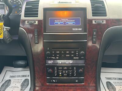 2013 Cadillac Escalade ESV Premium   - Photo 11 - Princeton, WV 24740