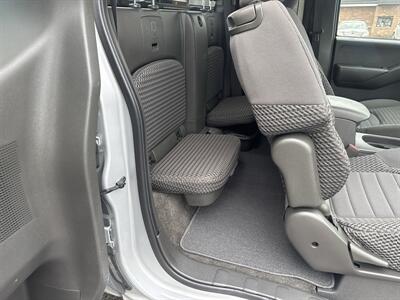 2012 Nissan Frontier SV   - Photo 8 - Princeton, WV 24740