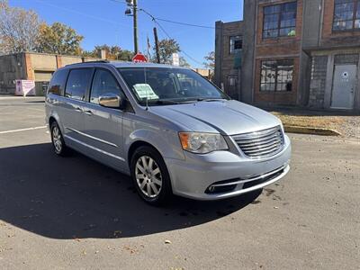 2012 Chrysler Town & Country Touring-L   - Photo 13 - Hasbrouck Heights, NJ 07604