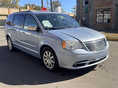 2012 Chrysler Town & Country Touring-L   - Photo 14 - Hasbrouck Heights, NJ 07604