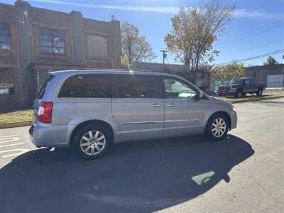 2012 Chrysler Town & Country Touring-L   - Photo 12 - Hasbrouck Heights, NJ 07604