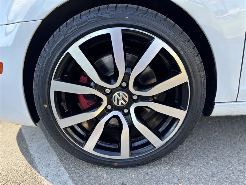 2012 Volkswagen GTI Autobahn PZEV   - Photo 14 - Fullerton, CA 92833